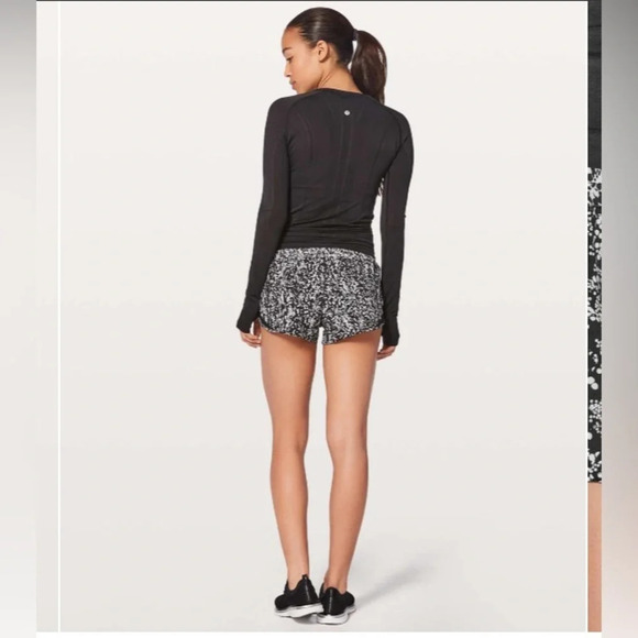 LULULEMON Hotty Hot Short II *2.5” Shorts Black White Size 4 - Picture 2 of 4